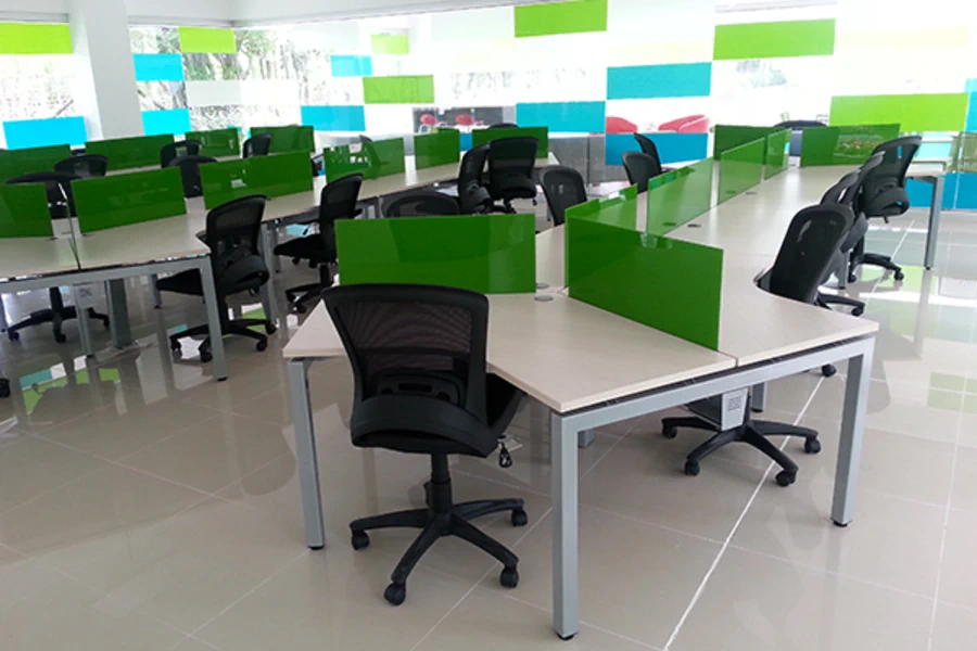 Escritorio en trebol para 8 personas Klass | Escom Bogotá